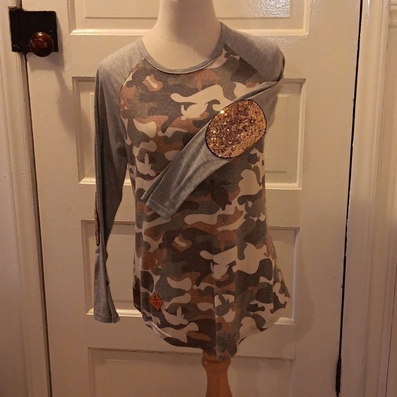 Simply Southern small camo shirt - Picture 1 of 4